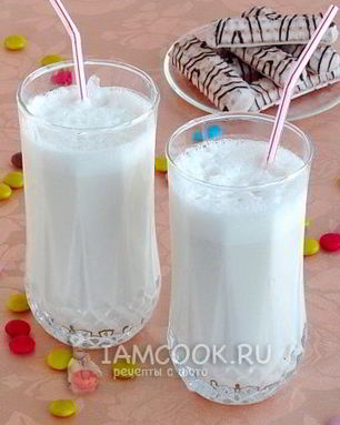 Коктейль с ликером Амаретто и мороженым