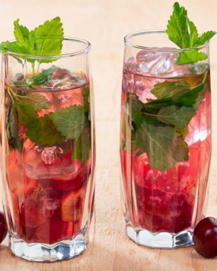 Рецепт мятна-вишневого напиток