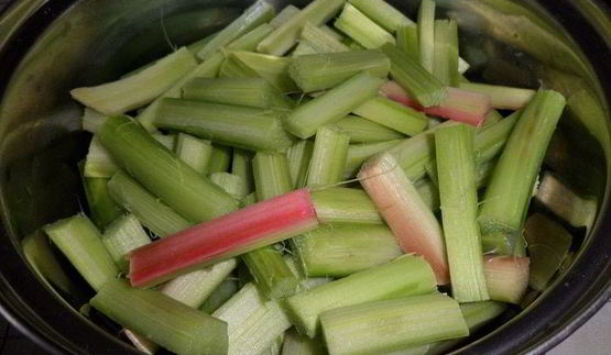 напиток из ревеня и черной смородины