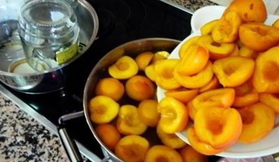 персики в сиропе