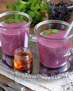Протеиновый коктейль с черникой и творогом