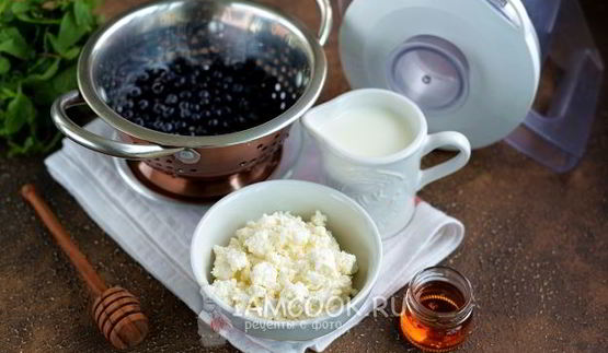 протеиновый коктейль с черникой и творогом