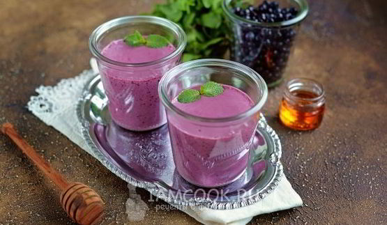 протеиновый коктейль с черникой и творогом