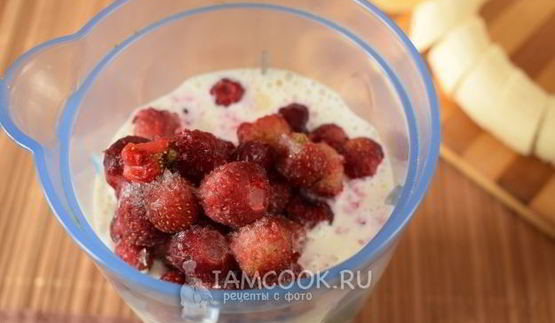 протеиновый коктейль с творогом и кедровой мукой