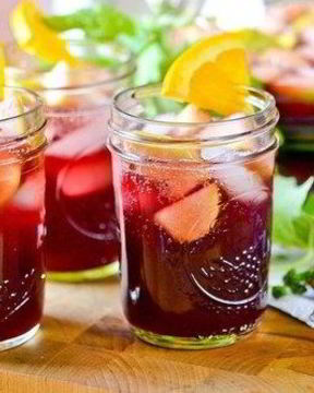 Сангрия с корицей и фруктами