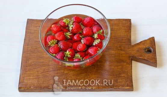 клубнично-банановый смузи