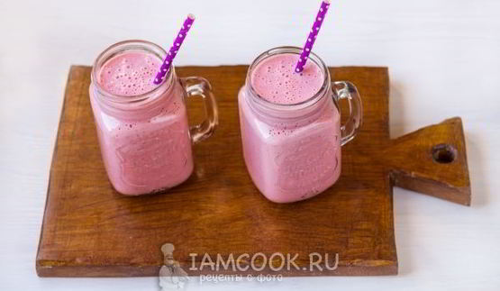 клубнично-банановый смузи