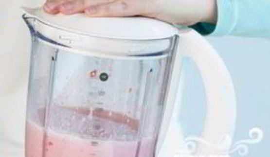 витаминный напиток из клубники