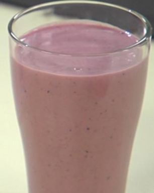 Ягодный коктейль с авокадо