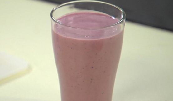 ягодный коктейль с авокадо