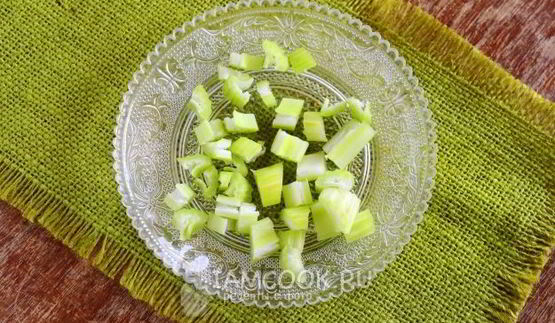 зеленый коктейль на греческом йогурте