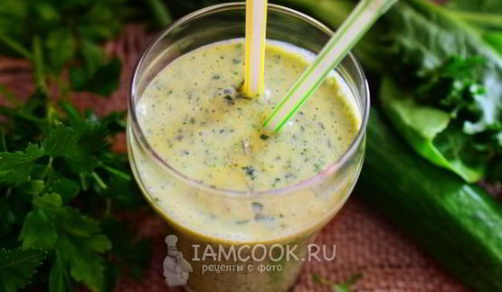 зеленый коктейль на греческом йогурте