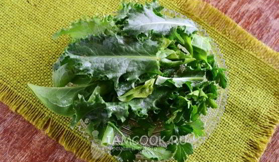 зеленый коктейль на греческом йогурте