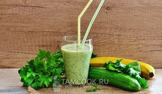 зеленый коктейль на греческом йогурте