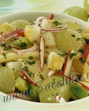 Фруктовый салат с грушами и сыром