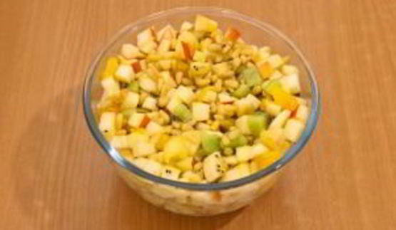 фруктовый салат в ананасе