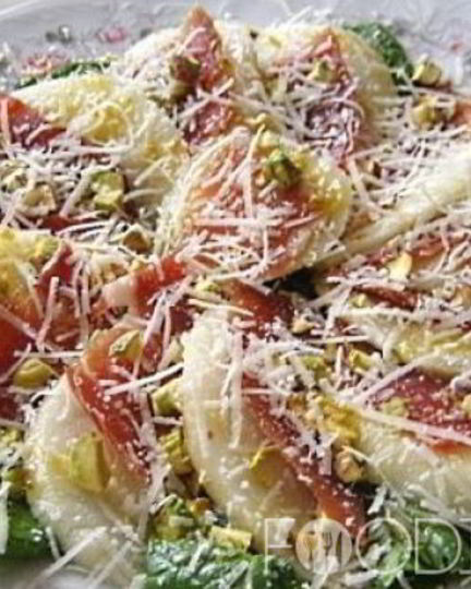 Рецепт грушевого салата с хамоном и фисташками