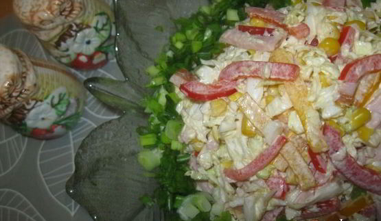 капустный салат с ветчиной