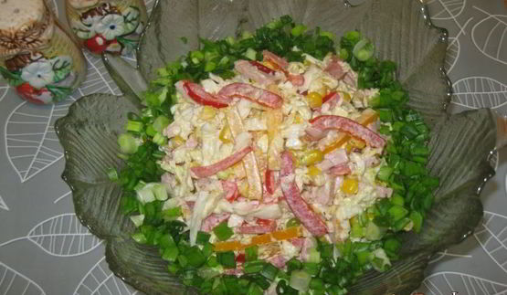 капустный салат с ветчиной
