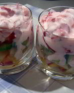 Легкий салат с клубникой