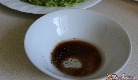 летний салат с курицей и редисом