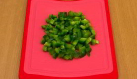 овощной салат с кукурузными чипсами и куриными фрикадельками