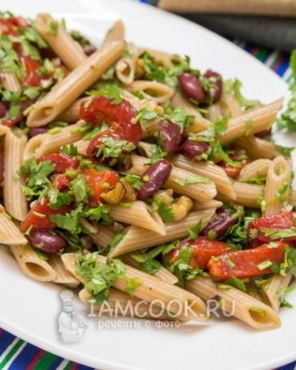 Рецепт пенне с фасолью, маринованным перцем и орехами