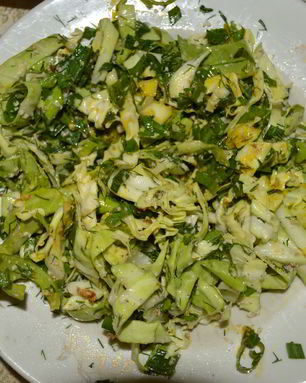 Пряный весенний салат