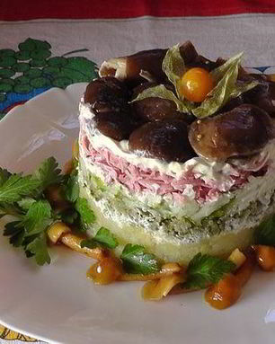 Салат грибной