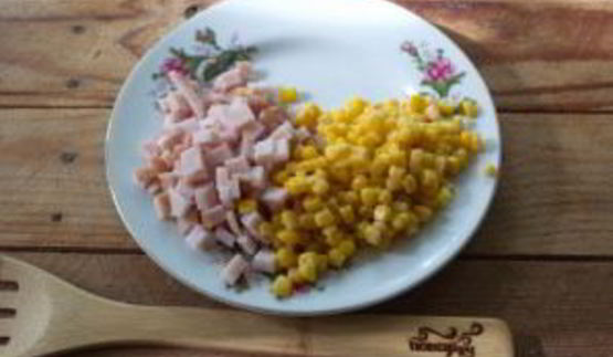 салат из ананасов и кукурузы