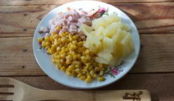 салат из ананасов и кукурузы