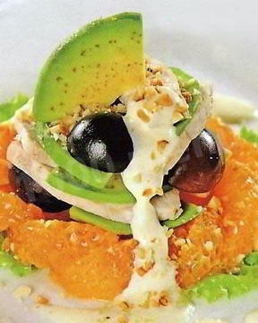 Салат из авокадо и курицы