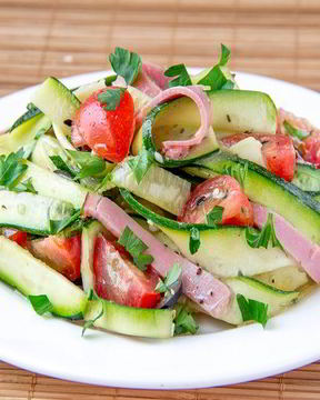 Салат из баклажанов, сладкого перца и ветчины