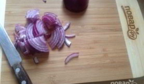 салат из брокколи с вяленой клюквой