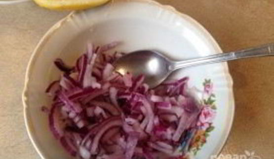 салат из брокколи с вяленой клюквой