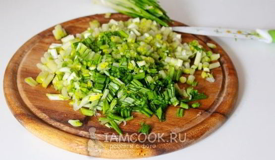 салат из черемши и плавленного сыра