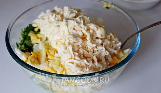 салат из черемши и плавленного сыра