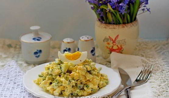 салат из черемши и плавленного сыра