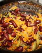 Салат из фасоли с соленым огурцом