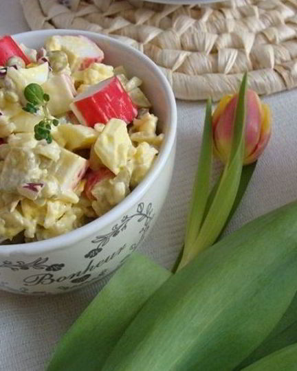 Рецепт салата из крабовых палочек и яиц