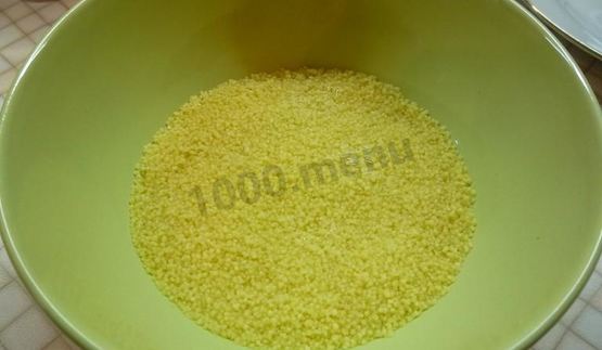 салат из куриной грудки со сливами и кускусом