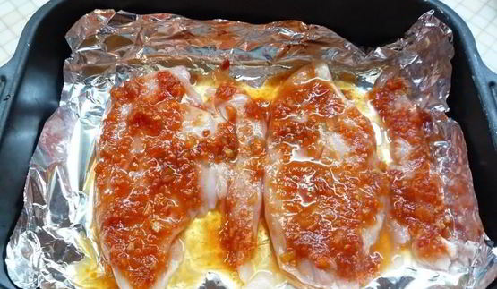 салат из куриной грудки со сливами и кускусом