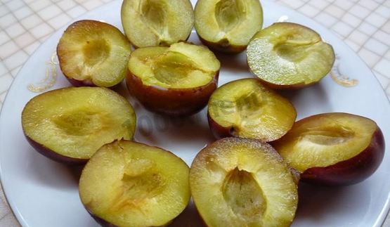 салат из куриной грудки со сливами и кускусом