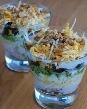 Салат из курицы и чернослива