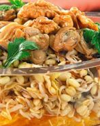 Салат из моллюсков с орехами