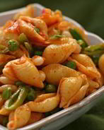 Салат из пасты, болгарского перца и фасоли