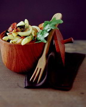 Салат из пенне с беконом