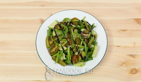 салат из шпината и огурцов