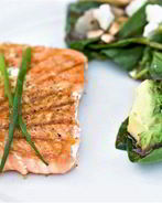 Салат из шпината с грушей и авокадо