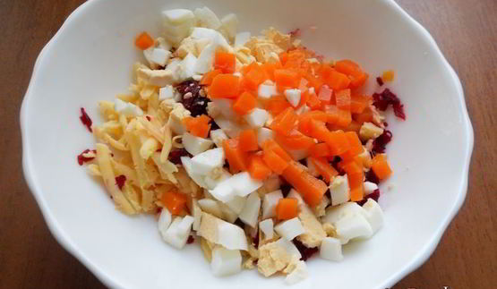 салат из свеклы с яйцом и сыром